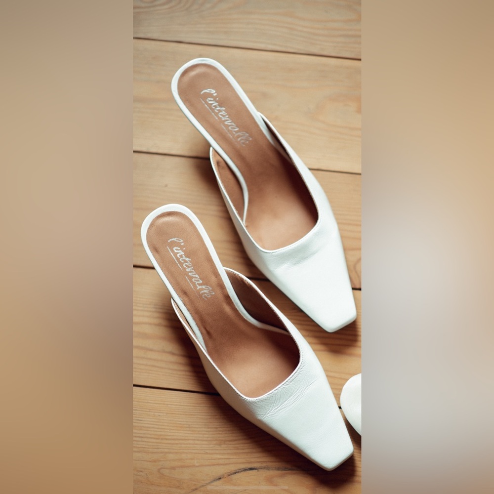 L'INTERVALLE Nostrand White Leather Kitten Heels